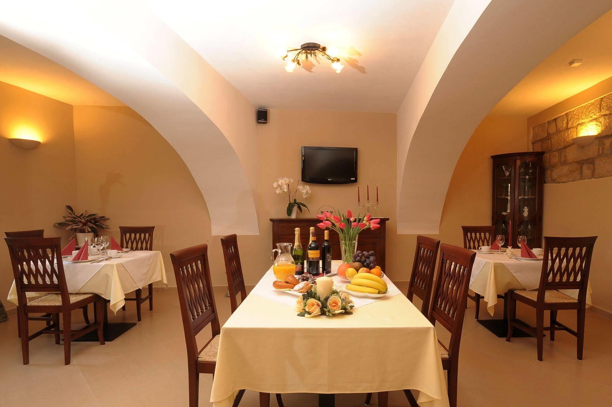 Apartman U Krale - 2 Йичин Экстерьер фото